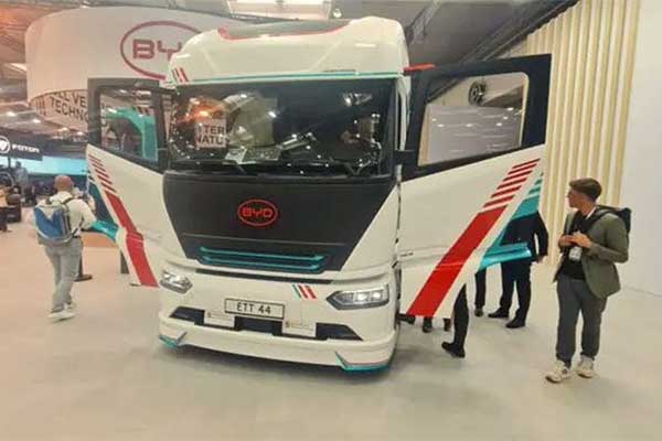 20261015-3byd-ett-44-truk-listrik.jpg
